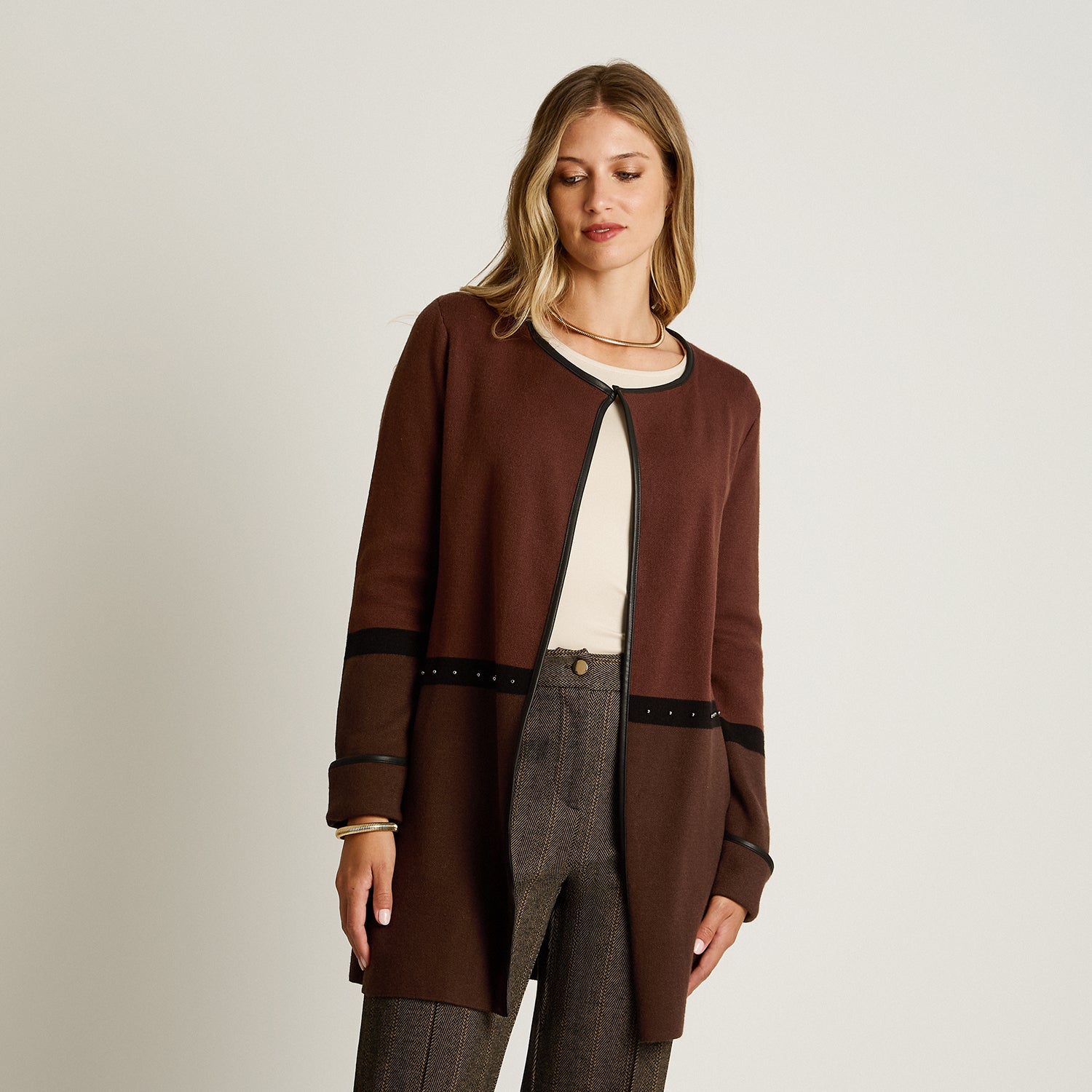 Tapado Cafe Manga Larga Elasticidad Media Sin Forro Calce Normal Tela Tejido